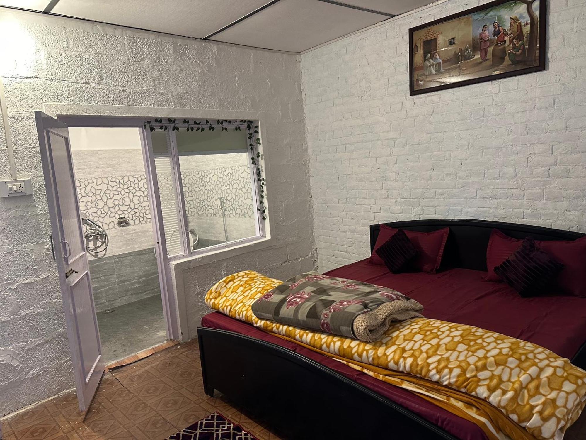 Хостел Dreamwoods A Travellers Farm Дармсала Экстерьер фото
